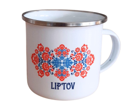 �ahk� plechov� hrn�ek s folkl�rnym mot�vom in�pirovan�m liptovskou v��ivkou.